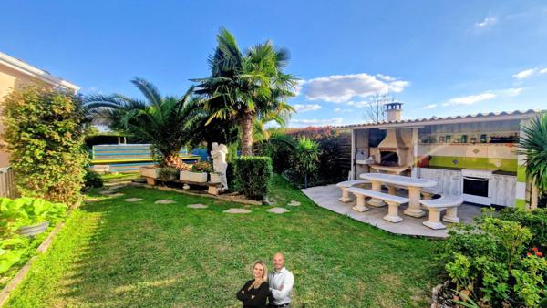 Maison de plain-pied de 2011 avec dépendance, piscine (2021), double garage – Terrain 1 240 m² – Quartier résidentiel très calme à Faugerolles