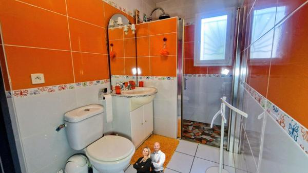 Maison de plain-pied de 2011 avec dépendance, piscine (2021), double garage – Terrain 1 240 m² – Quartier résidentiel très calme à Faugerolles