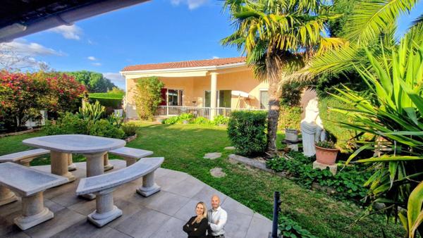 Maison de plain-pied de 2011 avec dépendance, piscine (2021), double garage – Terrain 1 240 m² – Quartier résidentiel très calme à Faugerolles