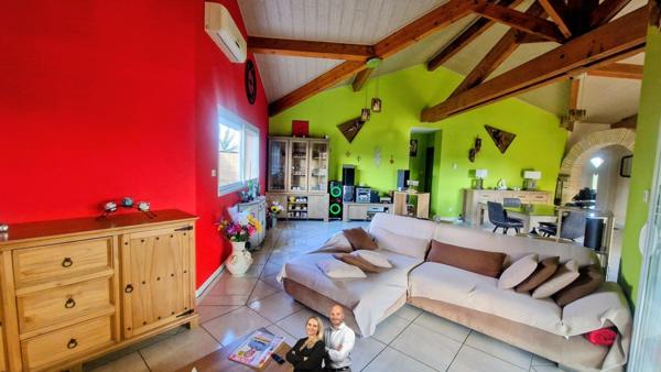 Maison de plain-pied de 2011 avec dépendance, piscine (2021), double garage – Terrain 1 240 m² – Quartier résidentiel très calme à Faugerolles