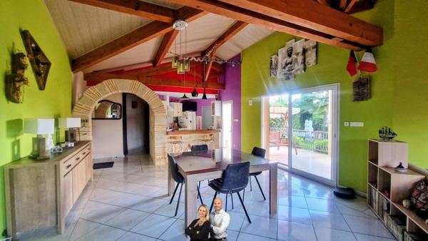 Maison de plain-pied de 2011 avec dépendance, piscine (2021), double garage – Terrain 1 240 m² – Quartier résidentiel très calme à Faugerolles