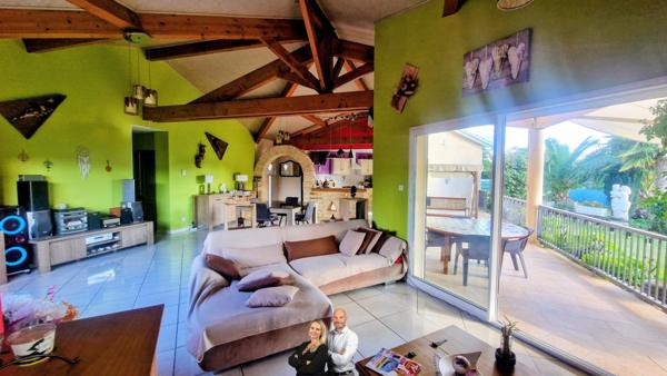 Maison de plain-pied de 2011 avec dépendance, piscine (2021), double garage – Terrain 1 240 m² – Quartier résidentiel très calme à Faugerolles