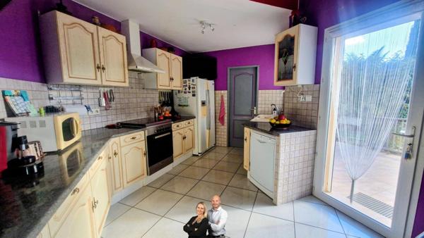 Maison de plain-pied de 2011 avec dépendance, piscine (2021), double garage – Terrain 1 240 m² – Quartier résidentiel très calme à Faugerolles