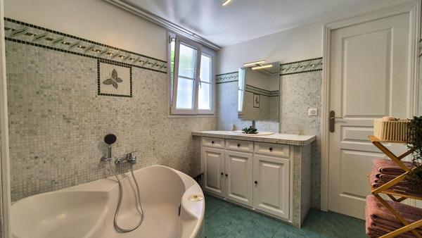 Villa de charme rénovée – 130 m² avec piscine à deux pas des plages et des commerces