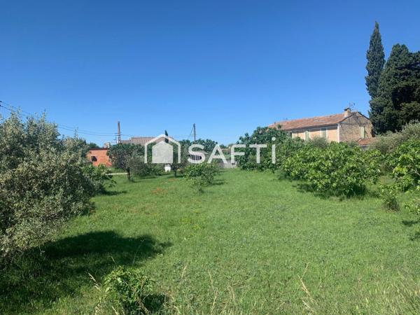 Terrain à bâtir de 700 m² viabilisé en bordure