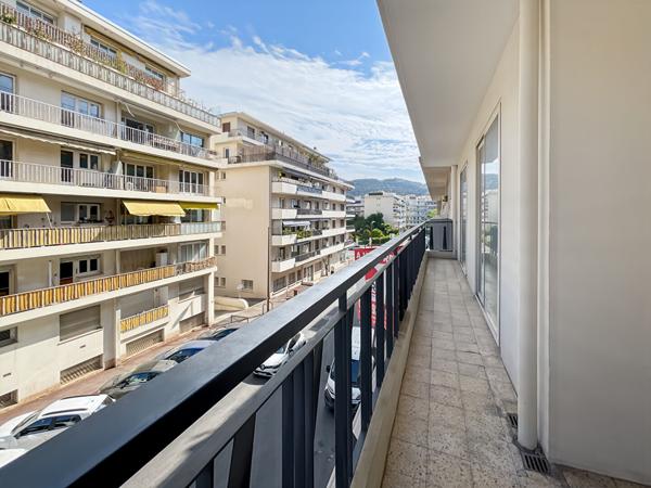 LE CANNET - SPACIEUX 4 PIÈCES DE 115 m² AVEC GARAGE ET CAVE
