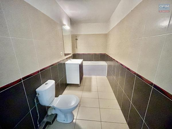 A louer - Appartement T2 de 49 m2 en rez-de-jardin - Sainte-Clotilde, La Bretagne