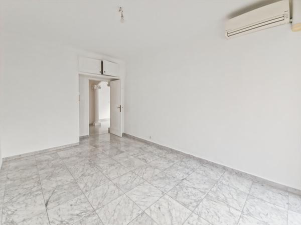 Cannes "Banane" appartement de 3 pièces 77.34 m2 , garage.