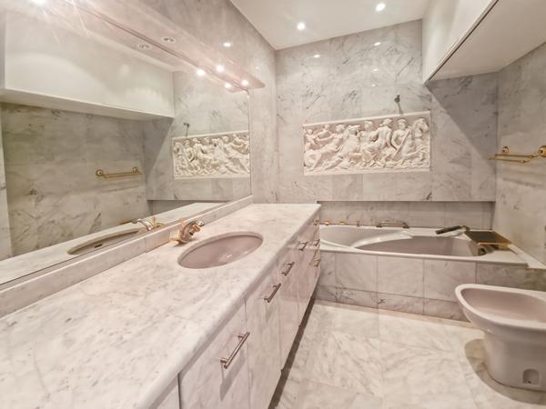 Cannes "Banane" appartement de 3 pièces 77.34 m2 , garage.