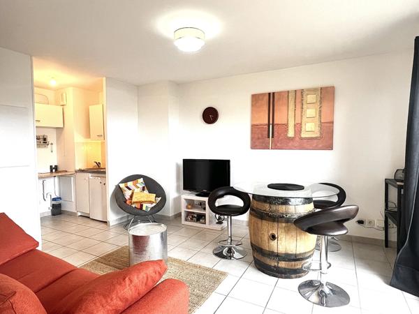 Charmant T2 meublé de 33 m2 avec jardin privée et piscine dans la copropriété - La colline bleue à MONTBELIARD