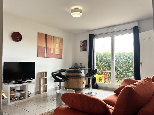 Charmant T2 meublé de 33 m2 avec jardin privée et piscine dans la copropriété - La colline bleue à MONTBELIARD