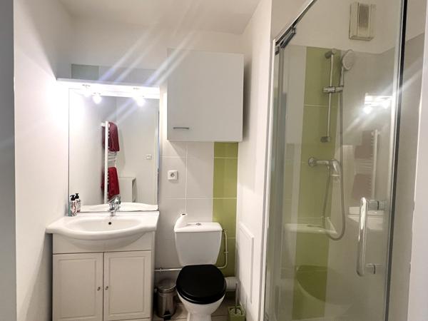 Charmant T2 meublé de 33 m2 avec jardin privée et piscine dans la copropriété - La colline bleue à MONTBELIARD