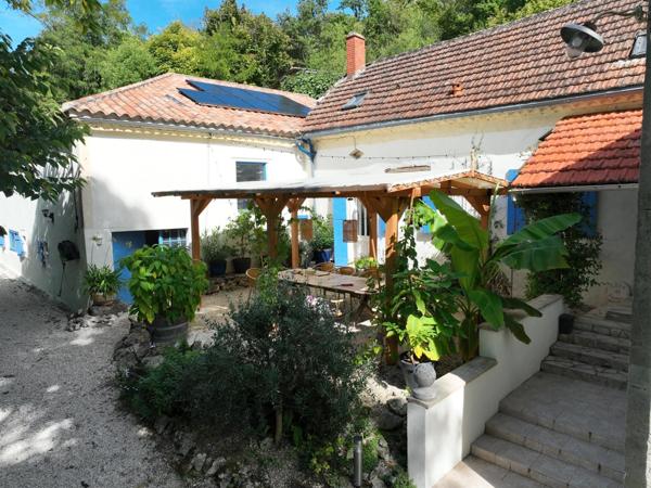 Dausse (47140) Magnifique domaine avec gîtes et camping