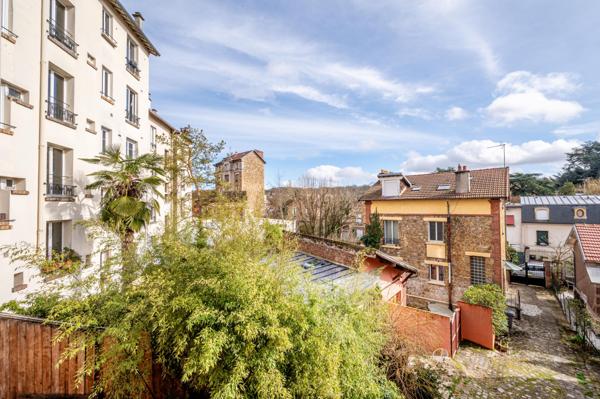 Magnifique triplex rénové de 127m2 avec 4 chambres, au calme et sans vis à vis!