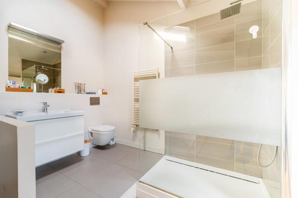 Magnifique triplex rénové de 127m2 avec 4 chambres, au calme et sans vis à vis!