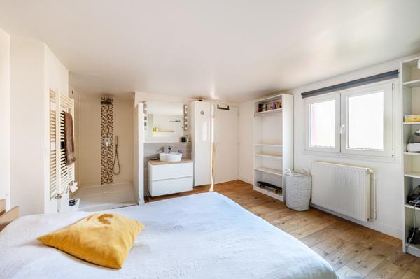 Magnifique triplex rénové de 127m2 avec 4 chambres, au calme et sans vis à vis!