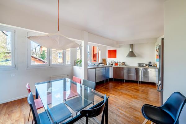 Magnifique triplex rénové de 127m2 avec 4 chambres, au calme et sans vis à vis!