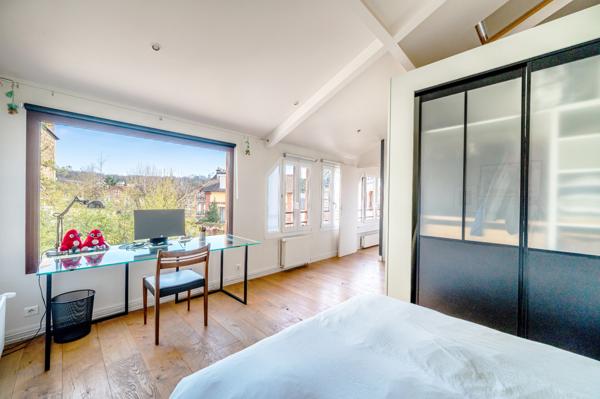 Magnifique triplex rénové de 127m2 avec 4 chambres, au calme et sans vis à vis!