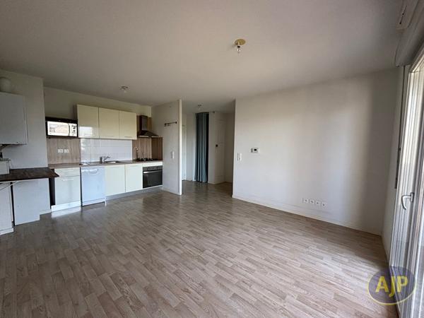 Appartement à louer Cenon : 3 pièces, 57m² avec 2 chambre(s) à 940€ - AJP Immobilier Bordeaux Chartrons