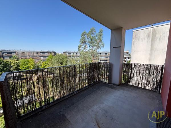 Appartement à louer Cenon : 3 pièces, 57m² avec 2 chambre(s) à 940€ - AJP Immobilier Bordeaux Chartrons
