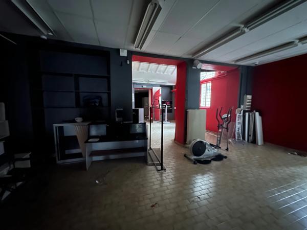 Local/bureau à vendre LYON 6EME (69)-murs commerciaux vides, local atypique de 196m2 environ