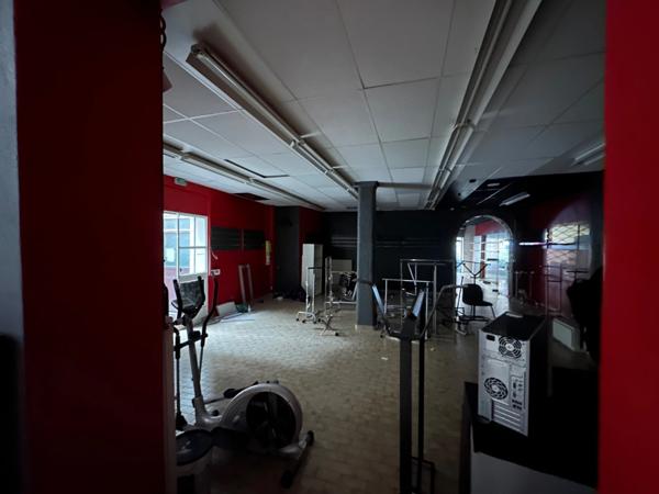 Local/bureau à vendre LYON 6EME (69)-murs commerciaux vides, local atypique de 196m2 environ