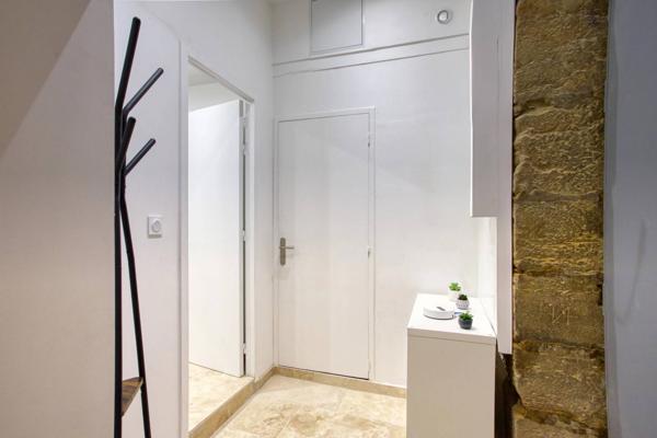 Lyon 2 - Coeur presqu'ile - 40m2  - Meublé de tourisme avec bail commercial