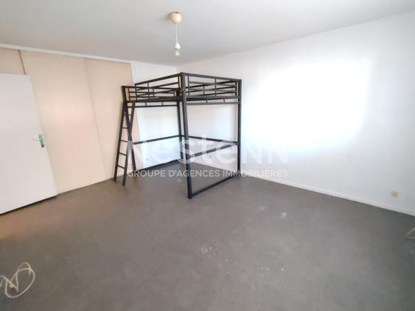 A VENDRE  GUYANCOURT VILLAROY STUDIO 30;,54M² AVEC PARKING SOUS SOL