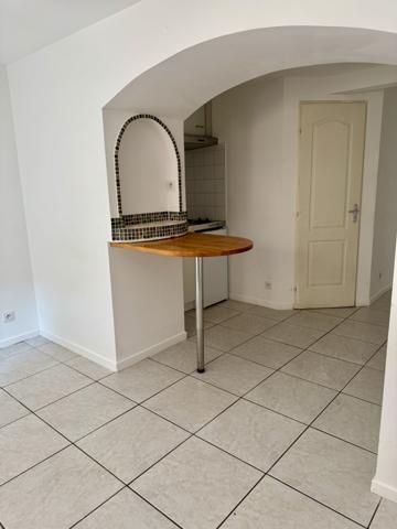 À LOUER - LES ARCS-SUR-ARGENS - STUDIO 17 M²