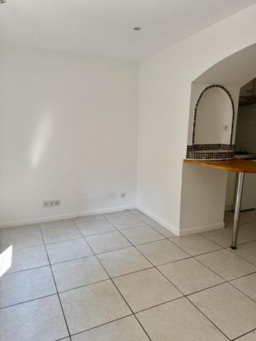 À LOUER - LES ARCS-SUR-ARGENS - STUDIO 17 M²