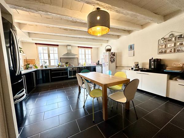 EXCLUSIF - VIVONNE - CENTRE VILLE - MAISON DE 116m² - 3 CHAMBRES - GRANDE PIECE DE VIE