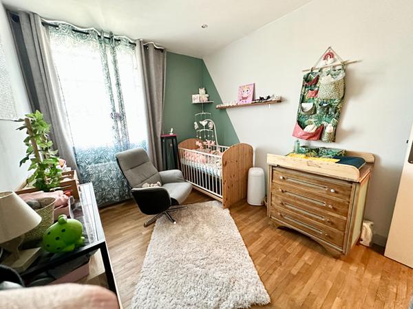 EXCLUSIF - VIVONNE - CENTRE VILLE - MAISON DE 116m² - 3 CHAMBRES - GRANDE PIECE DE VIE