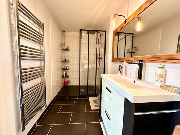 EXCLUSIF - VIVONNE - CENTRE VILLE - MAISON DE 116m² - 3 CHAMBRES - GRANDE PIECE DE VIE