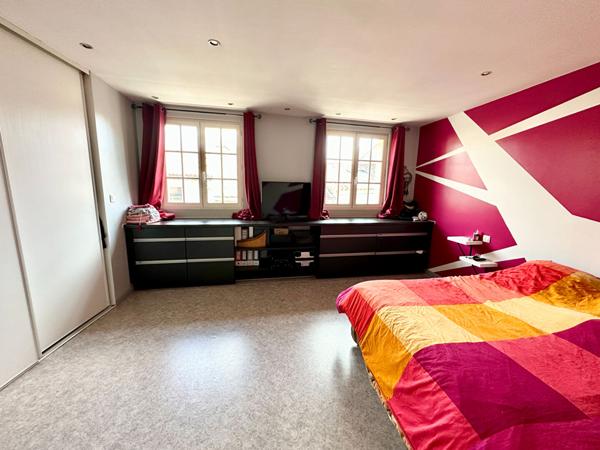 EXCLUSIF - VIVONNE - CENTRE VILLE - MAISON DE 116m² - 3 CHAMBRES - GRANDE PIECE DE VIE