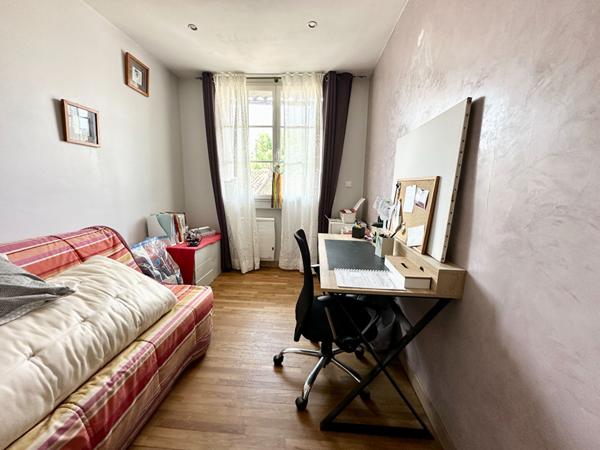 EXCLUSIF - VIVONNE - CENTRE VILLE - MAISON DE 116m² - 3 CHAMBRES - GRANDE PIECE DE VIE