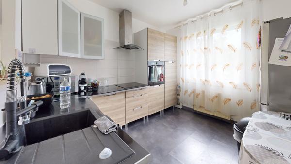 Maison familiale avec sous-sol aménagé et jardin