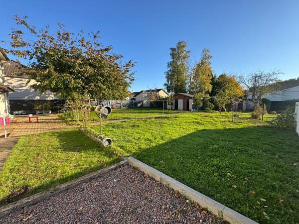 Maison familiale avec sous-sol aménagé et jardin