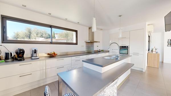 Vaste villa T5 d'architecte en plain pied