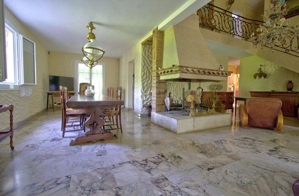 FOULAYRONNES - Ensemble immobilier de caractère de 315m² avec dépendance, garages et vue dans un environnement calme