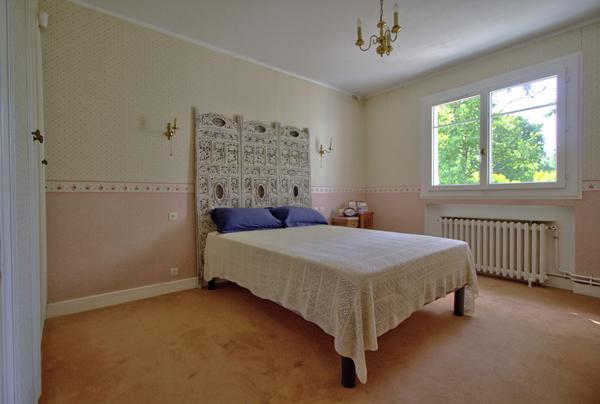 FOULAYRONNES - Ensemble immobilier de caractère de 315m² avec dépendance, garages et vue dans un environnement calme