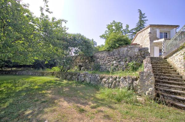 FOULAYRONNES - Ensemble immobilier de caractère de 315m² avec dépendance, garages et vue dans un environnement calme