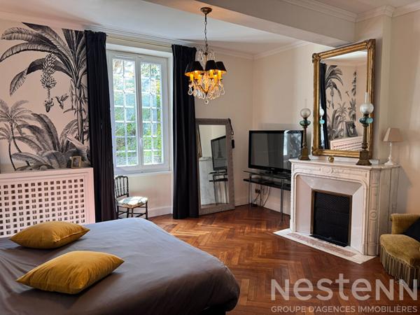 Maison de caractère du XIXe siècle avec authenticité préservée piscine chauffée et terrain arboré à 10 minutes de Carcassonne