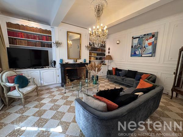 Maison de caractère du XIXe siècle avec authenticité préservée piscine chauffée et terrain arboré à 10 minutes de Carcassonne