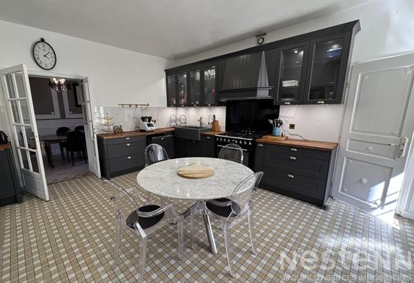 Maison de caractère du XIXe siècle avec authenticité préservée piscine chauffée et terrain arboré à 10 minutes de Carcassonne