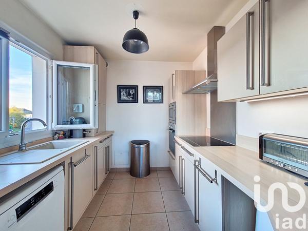 Appartement à vendre 4 pièces 86 m² Le Mesnil-Saint-Denis