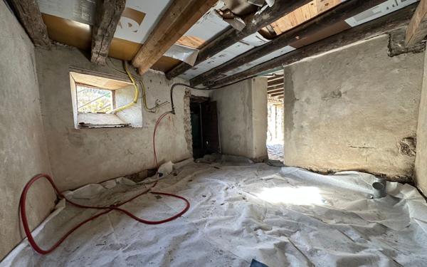 Maison à vendre    1 pièce • 134 m2 Claveisolles