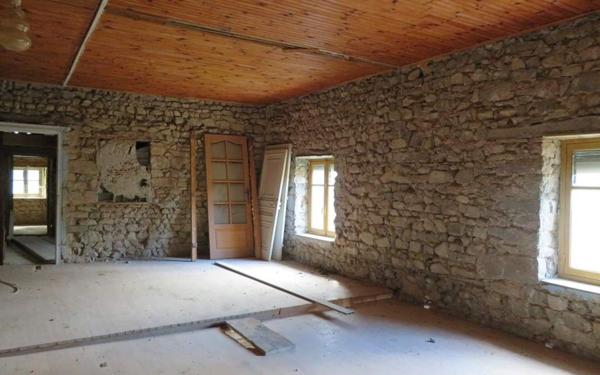 Maison à vendre    1 pièce • 134 m2 Claveisolles