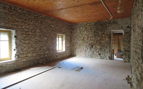 Maison à vendre    1 pièce • 134 m2 Claveisolles