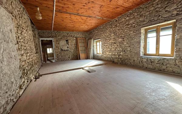 Maison à vendre    1 pièce • 134 m2 Claveisolles