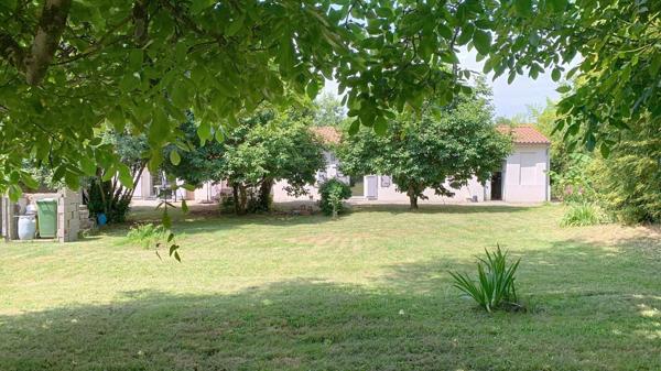 Maison de 140 m2 , terrain piscinable et arboré